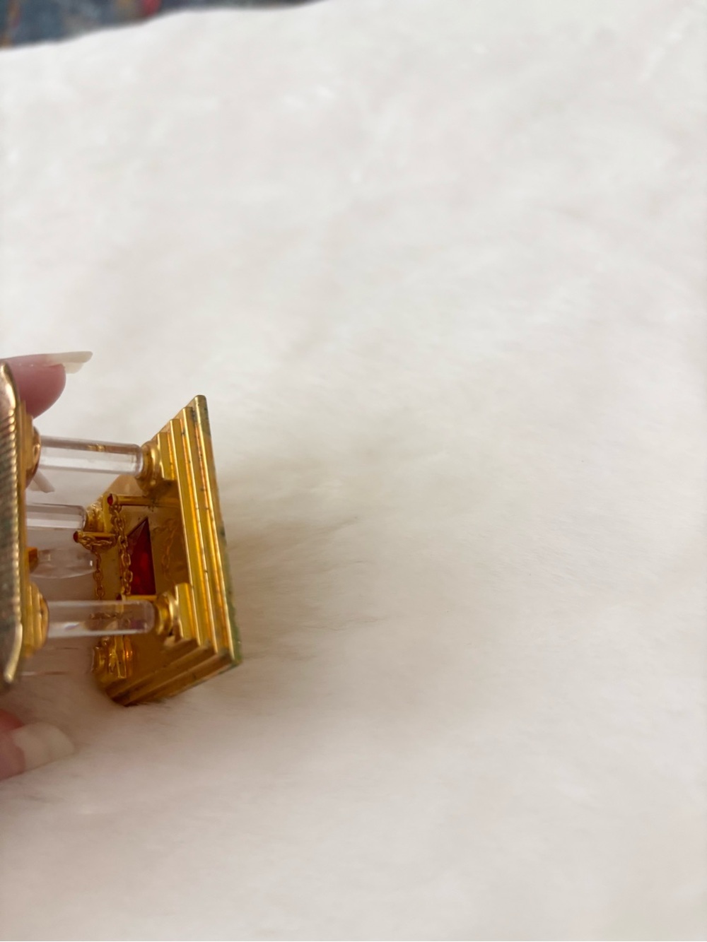 TODAY ONLY SALE! 🩷 Swarovski Crystal Figurine Gold Japanese Temple - Picture 5 of 6